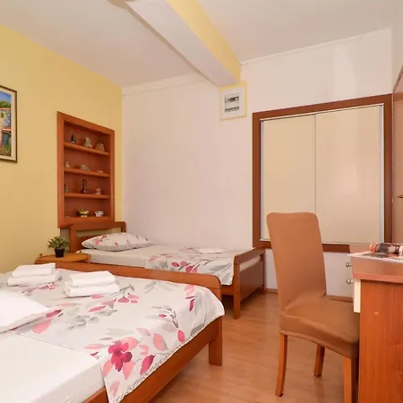 Pitesa Apartman *