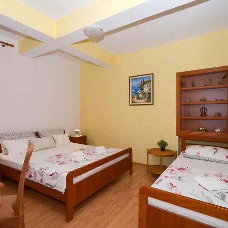 Pitesa Apartament *